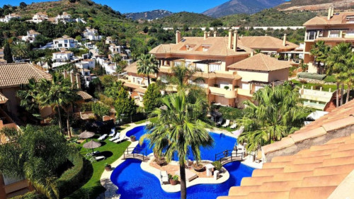 2 Bedroom Middle Floor Apartment in Nueva Andalucía