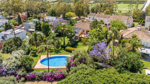 5 Bedroom Semi-Detached House in Nueva Andalucía