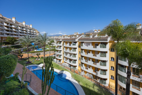 2 Bedroom Middle Floor Apartment in Nueva Andalucía