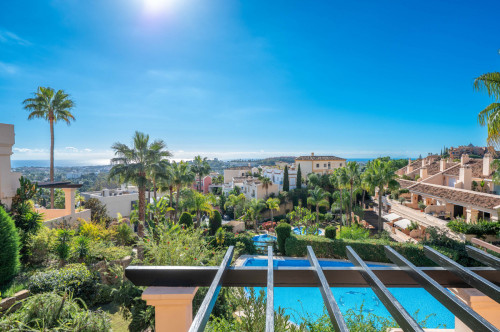 4 Bedroom Middle Floor Apartment in Nueva Andalucía