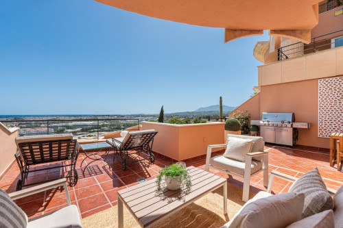 2 Bedroom Middle Floor Apartment in Nueva Andalucía