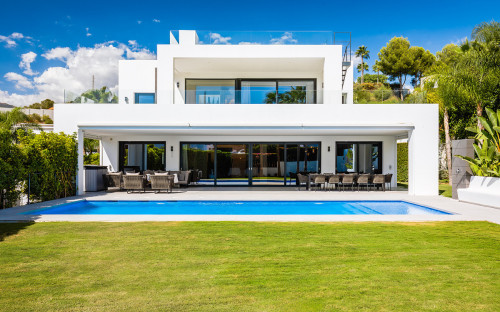 7 Bedroom Detached Villa in Nueva Andalucía