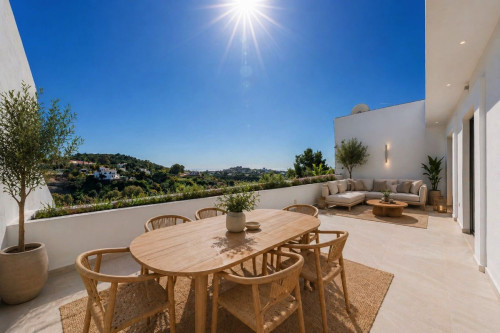 3 Bedroom Middle Floor Apartment in La Quinta