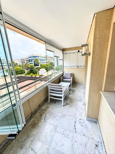 1 Bedroom Middle Floor Apartment in Puerto Banús - Image 3