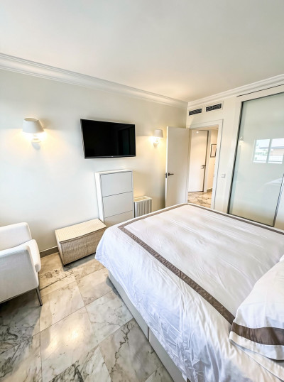 1 Bedroom Middle Floor Apartment in Puerto Banús - Image 4