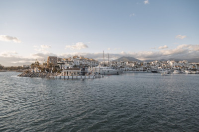 3 Bedroom Middle Floor Apartment in Puerto Banús