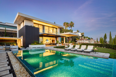6 Bedroom Detached Villa in La Quinta - Image 1