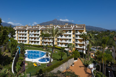 2 Bedroom Middle Floor Apartment in Nueva Andalucía