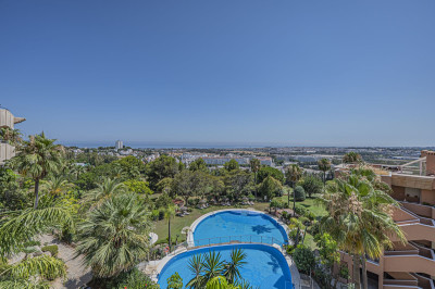2 Bedroom Middle Floor Apartment in Nueva Andalucía