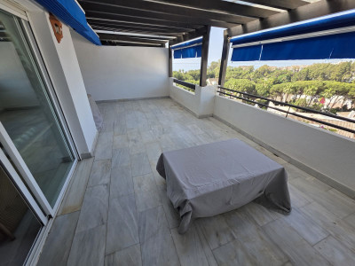 2 Bedroom Middle Floor Apartment in Puerto Banús - Image 2