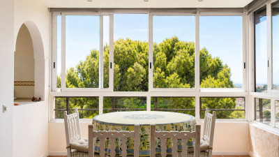 2 Bedroom Middle Floor Apartment in Nueva Andalucía - Image 3