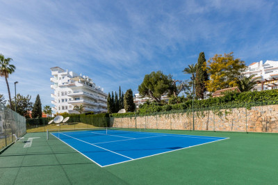 2 Bedroom Top Floor Apartment in Puerto Banús