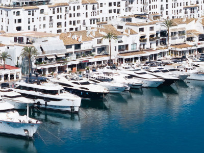 2 Bedroom Middle Floor Apartment in Puerto Banús