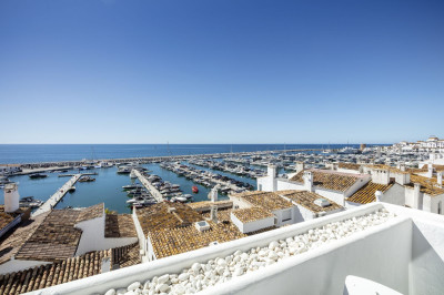 2 Bedroom Top Floor Apartment in Puerto Banús