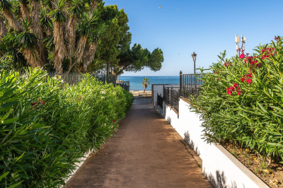 2 Bedroom Middle Floor Apartment in Puerto Banús - Image 3